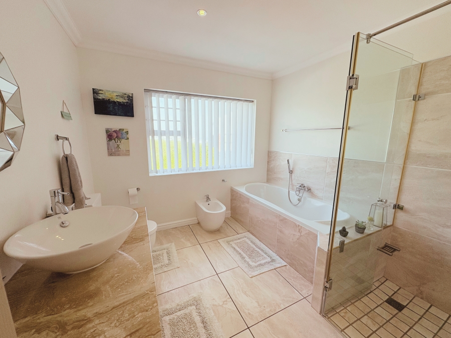 4 Bedroom Property for Sale in Yzerfontein Western Cape